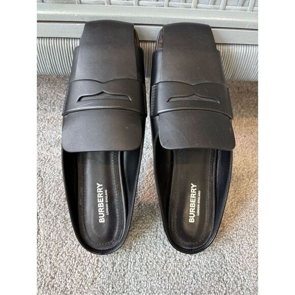 Nearly NEW Burberry cut out mules, black leather, Sz 38, $590 - Picture 1 of 7